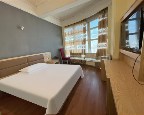 Wuzhou Hotel (Harbin Railway Station South Square) Hotels near Harbin Train Station