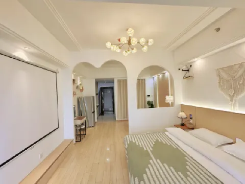 Luori Nuanfeng Homestay (Wuhu High-Speed Railway Station Wanda Plaza Phase II) Hotel a 