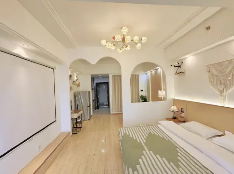 Luori Nuanfeng Homestay (Wuhu High-Speed Railway Station Wanda Plaza Phase II)