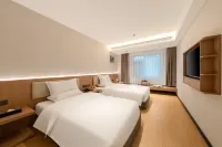 Pushu Four Seasons Hotel (Anshun Huangguoshu Avenue East Bus Station)