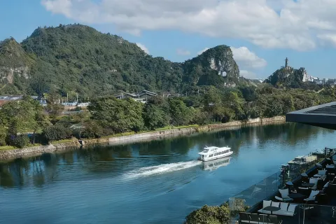 Li River CIAO Hotel( Guilin Elephant Trunk Hill)