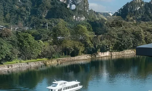 Li River CIAO Hotel( Guilin Elephant Trunk Hill)