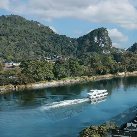 Li River CIAO Hotel( Guilin Elephant Trunk Hill)