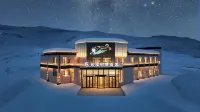 Changhong Pearl Hotel (Qinggeli Langshan Ski Resort) Hotel di Qinggil County