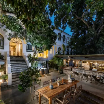 Tangtao Yard Hostel (Xiamen Gulangyu Fuxing Castle) Hotels near Kulangsu