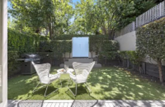 St Kilda Style - Stunning 3 Bedroom House