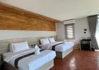OASIS Vang Vieng Resort & Cafe Hotels near Silver Cliff