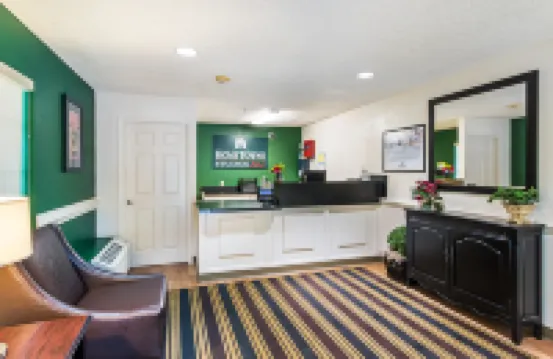 HomeTowne Studios by Red Roof Atlanta – Lawrenceville