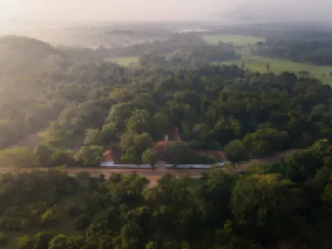 EKHO Sigiriya - 700 meters to Sigiriya Rock シーギリヤ周辺のホテル