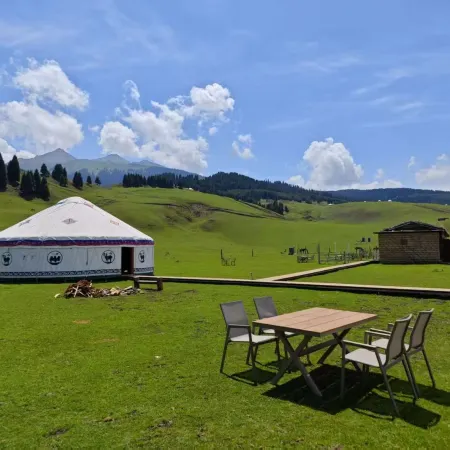 Joan Kushtai Village Snow Mountain Ranch Homestay