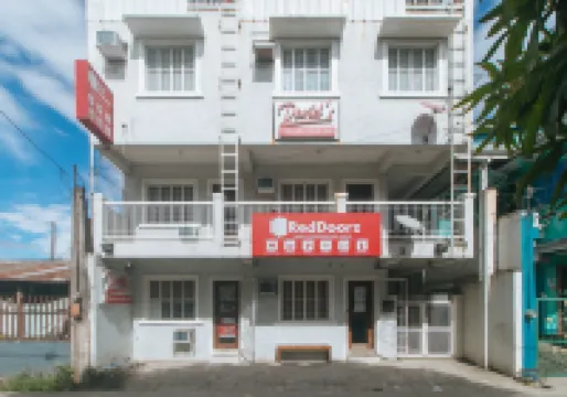 RedDoorz @ Davids Travellers Inn Cavite