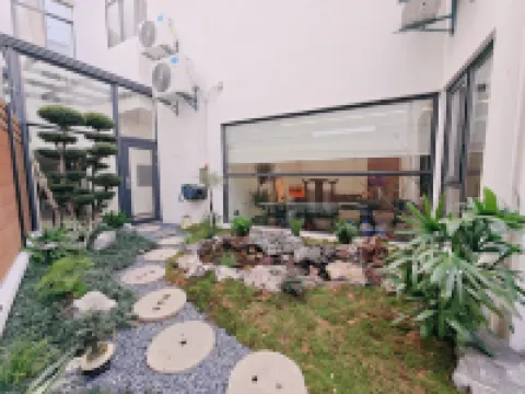 Qixi Small Manor