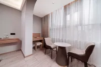Meihao Hotel (Liuzhou Five Star Pedestrian Street Qingyun Minsheng Market) - balcony