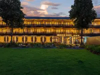 Lugu Lake Qingchen International Lake View Resort Manor (Daluoshui Pier Branch) Ninglang Yi Özerk İlçesi otelleri