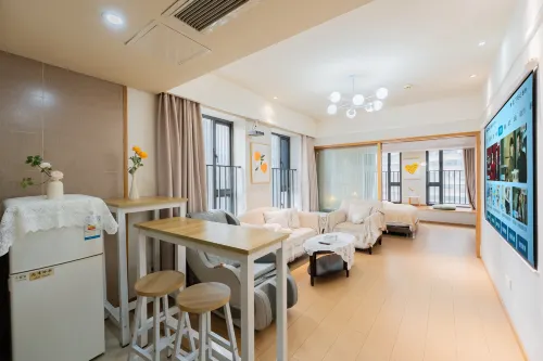 Shimei Art Movie Apartment (Chongqing Guanyinqiao Pedestrian Street)