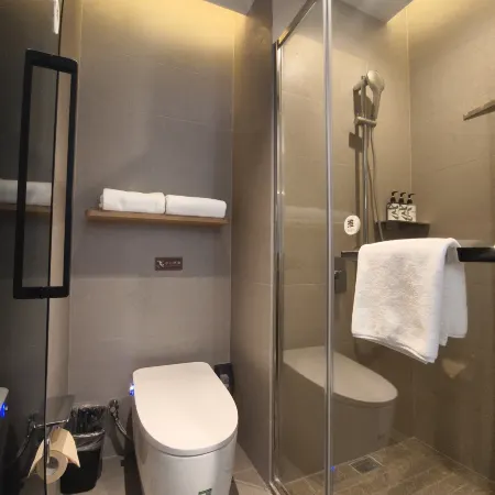 Home Inn Plus (Yangzhong Pedestrian Street Branch)