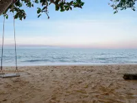 Three Monkeys Mae Nam beach Hotels near Samui Disc Golf