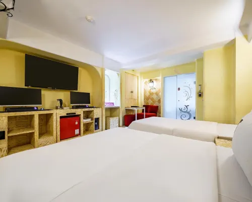 HOTEL AMANT Hotel dekat Pom Bensin Munbong