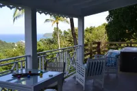 Habitation Pineau - Bungalow Azur with Private Jacuzzi - 주차장