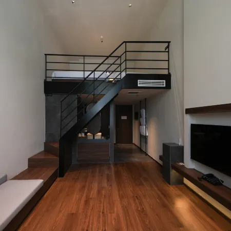 Mid-levels Hot Spring Home