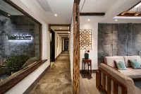 Fenghuang Jinshuian River View Hotel - bar