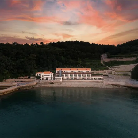 Qingdao Laoshan Yue Matchic Resort · TaoHuaWu
