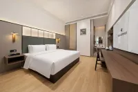 Rezen Yuanfen Four Seasons Hotel (Shenzhen North Railway Station East Square) - Mountain view