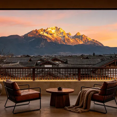 Baisha · Jishan — Sunrise Over Golden Mountain Guesthouse
