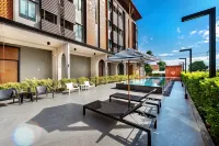 PLAAI Plus Hotel Rayong - piscina