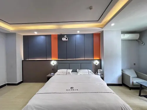 Puning Pujin Theme Apartment (Clothing City Shop) - balcon