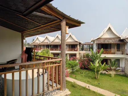 Larng YAY  Riverview Resort Hotel