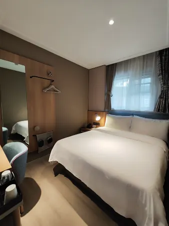 Home Inn (Shanghai New International Expo Center Minsheng Road Yanggao Middle Road Metro Station)