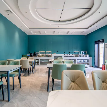 Gray Whale Smart Hotel (Xiong'an New District Anxin Baiyangdian Tourism Wharf Branch)