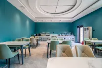 Gray Whale Smart Hotel (Xiong'an New District Anxin Baiyangdian Tourism Wharf Branch) - فطور