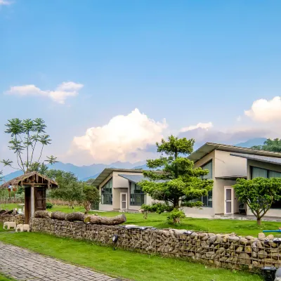 YIYUN WITH MOUNTAINS AND WATERS Hotels near Luokeng Grassland