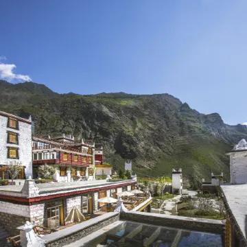 Danba Jiarong College Homestay