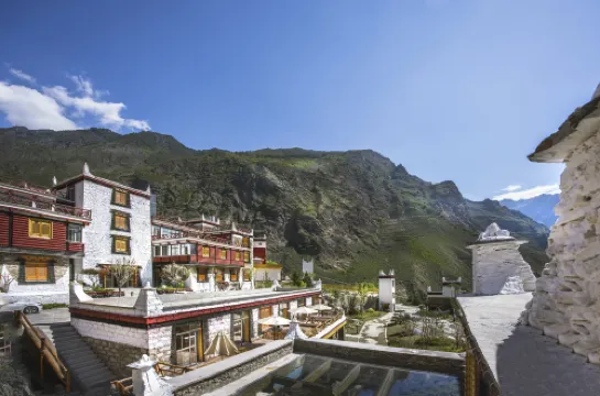 Danba Jiarong College Homestay