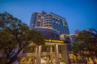 Yunnan Weiju Golden Eagle Grand Hotel (Kunming Railway Station Shuangqiao Night Market Style Street) Hotels in Kunming International Convention and Exhibition Ce
