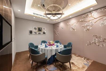 Crowne Plaza Shanghai Отели рядом с достопримечательностью «Shanghai Normal University (Haicheng Road)»