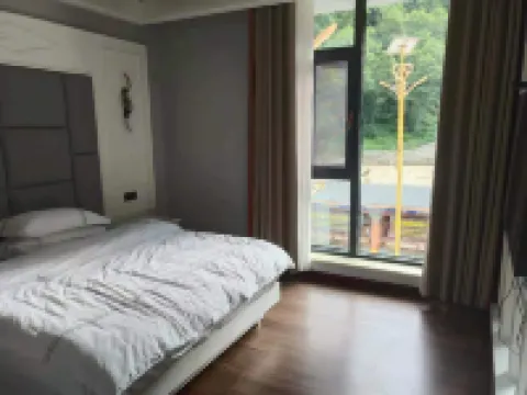 Holiday Inn Hotel Hotels in Dingjie