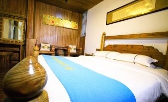 Happy Utopia B&B (Fenghuang Ancient City Nanhua Branch)