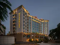 Vienna International Hotel (Dehong Mangshi Airport) - Parkplatz