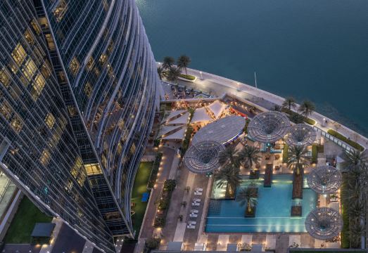 로즈우드 아부다비의 인피니티 풀