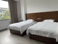 Rain City Express Hotel Hotels near Longling Library