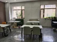 Yiju Fashion Hotel (Wuwei Railway Station Pedestrian Street)