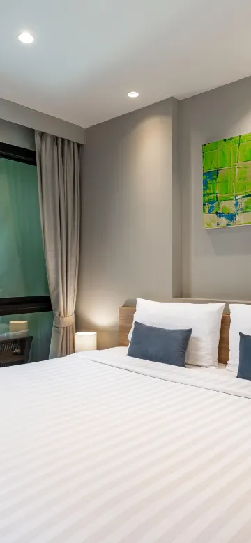 ห้องแกรนด์สวีทสองห้องนอนพร้อมลานระเบียงริมสระว่ายน้ำ