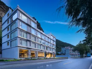 무산잉쉐·쓰탕리조트별원（쓰구냥산솽차오거우관광단지）