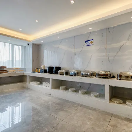 Echarm Hotel (Guigang High-Speed Rail Station Wuyue Plaza)