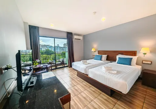 ห้องสุพีเรียร์เตียงใหญ่หรือเตียงแฝดสามารถมองเห็นวิวสระว่ายน้ำ