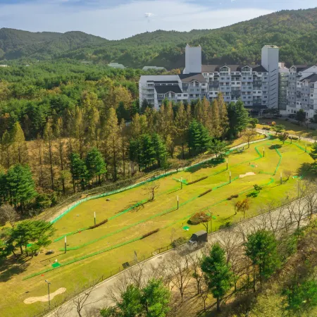 Kumho Seorak Resort Отели рядом с достопримечательностью «Водопад Пирён»